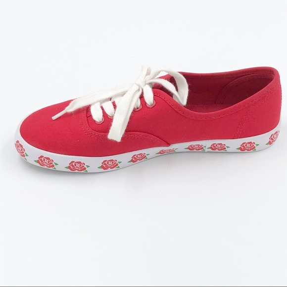 ❤️ Forever21 Red Low Top Rose  print Canvas Sneakers - Picture 5 of 8